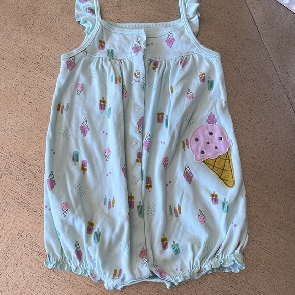 SOLD Lot Carters Summer Rompers. - Picture 4 of 7